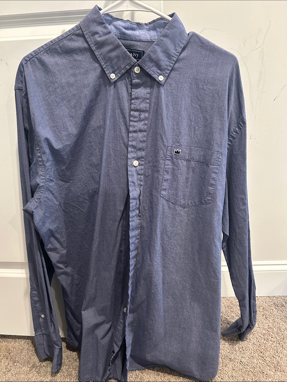 Crown and Ivy Men's Blue Button-Down Long Sleeve Shirt